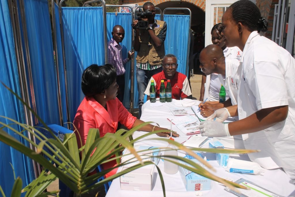Séance de dépistage volontaire du VIH organisée par la Fondation Calixte Munana